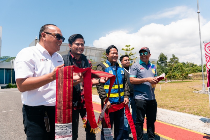 Penyambutan peserta F1Powerhoat di Bandara Silangit