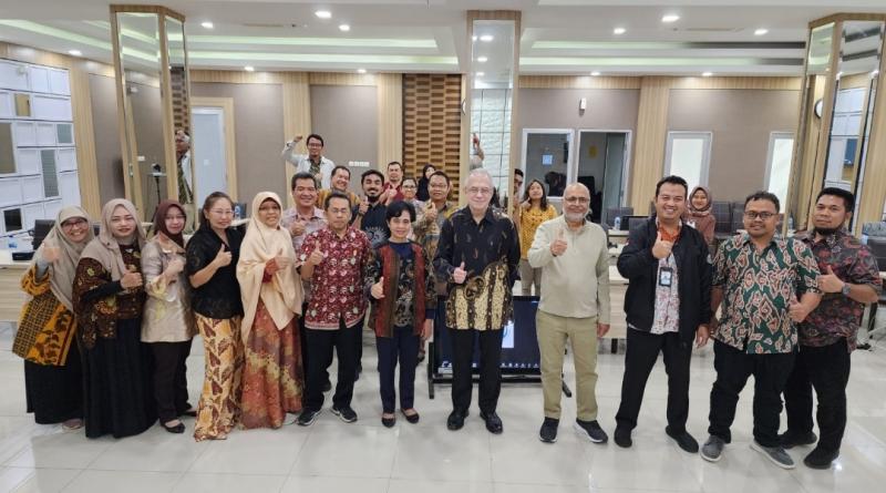 Kehadiran Tenaga Ahli (asing dan lokal) Trade Facilitation Office (TFO) Kanada ke Balai Uji Standar Mutu Hasil Kelautan dan Perikanan untuk membahas tentang penguatan manajemen risiko sistem pemeriksaan dan pengendalian impor ikan dan hasil perikanan di Indonesia.