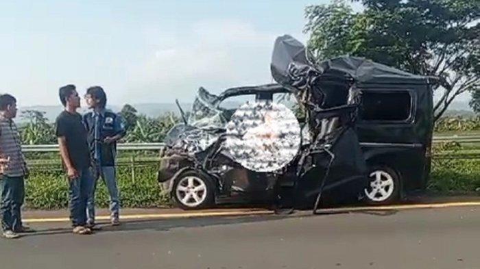 Tangkapan layar kecelakaan di ruas Jalan Tol Cikopo-Palimanan (Cipali) KM 139 jalur A, Selasa (27/2/2024).