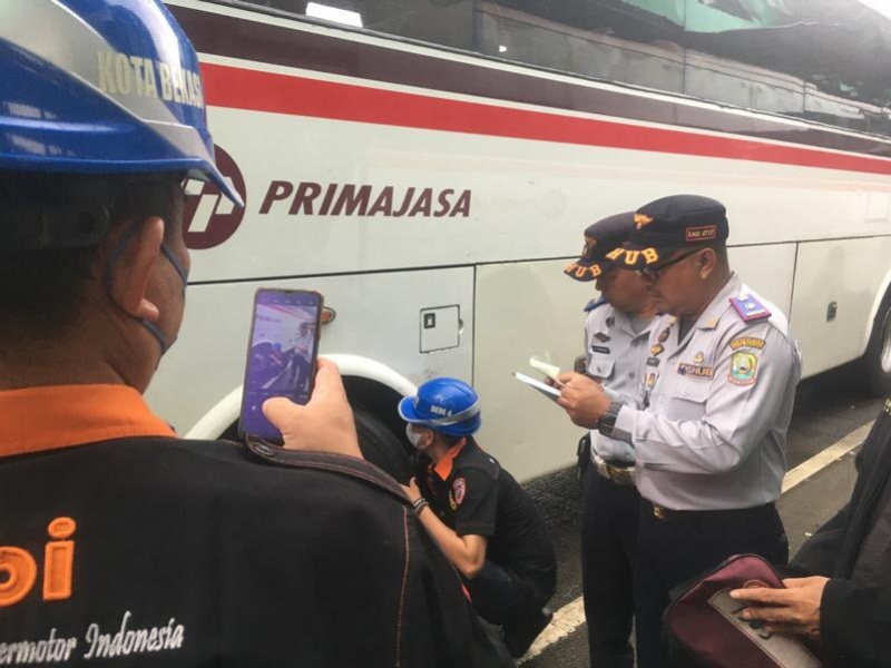 Ramp check bus di Terminal AKAP Bekasi