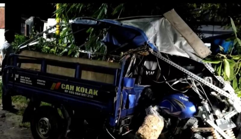 Kecelakaan yang melibatkan KA Rapih Dhoho dengan motor roda tiga, Jumat (15/3/2024). (Ist)