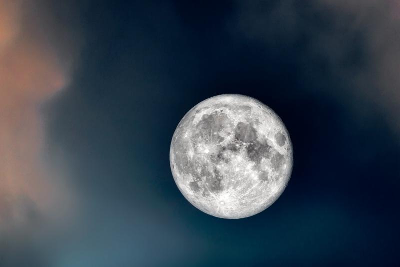 Ilustrasi Bulan