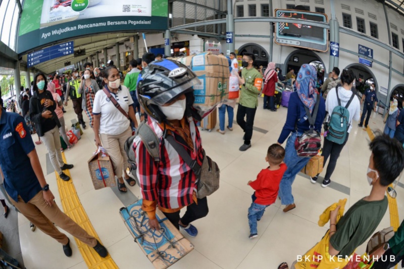 Masyarakat hendak mudik dengan angkutan umum (ist) 