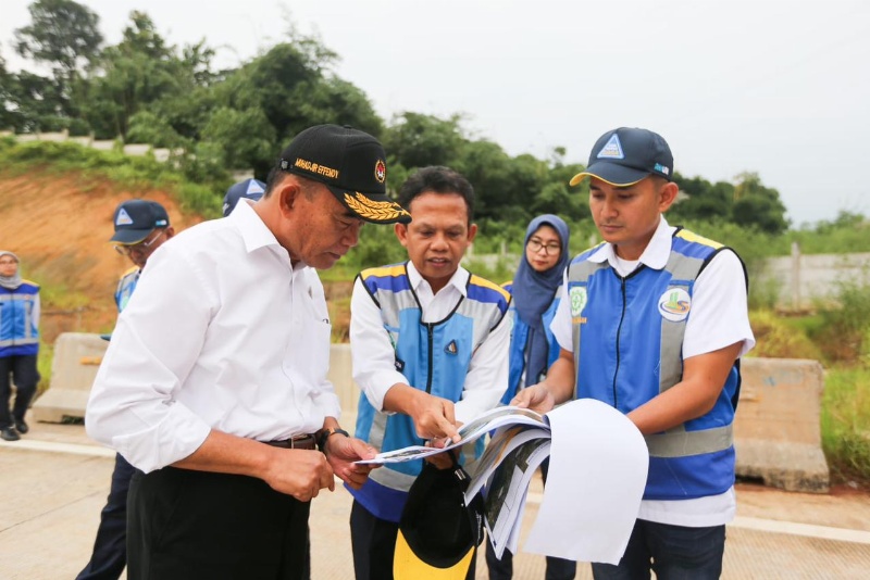 Menko PMK di Tol Japek