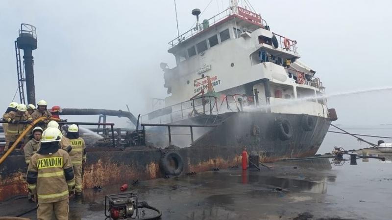 Kejadian kebakaran disertai ledakan terjadi pada Kapal pengangkut Bahan Bakar Minyak (BBM) di Pelabuhan KBN Marunda, Clincing, Jakarta Utara pada pukul 09.30 WIB, Selasa 2 April 2024.