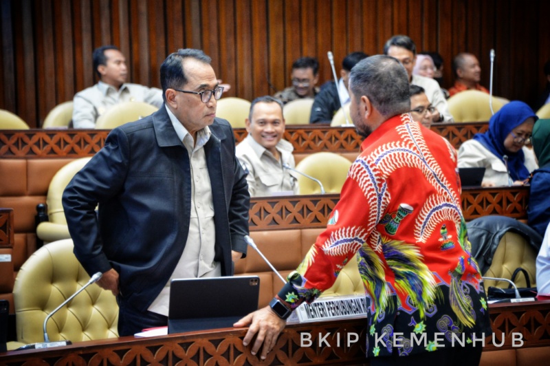 Menhub Budi Karya Sumadi di DPR