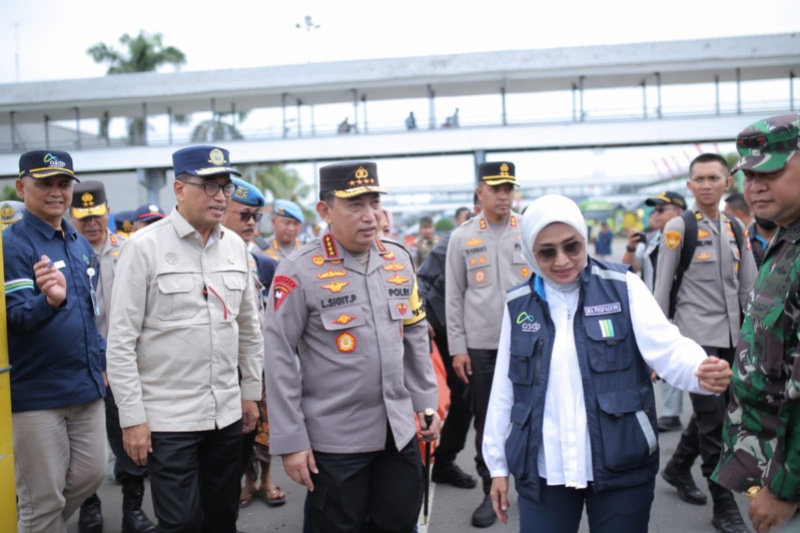 Menhub, Panglima TNI, Kapolri, dan Dirut ASDP di Pelabuhan Gilimanuk