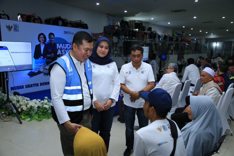 Komisaris Pelni sapa peserta mudik gratis