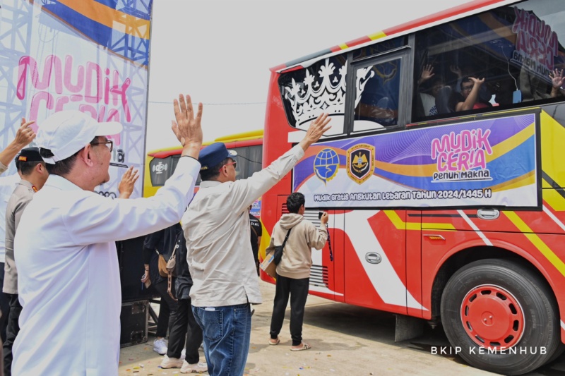 Menhub lepas peserta mudik gratis