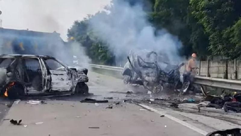 Dua minibus terbakar di Tol Km Cikampek arah Jakarta