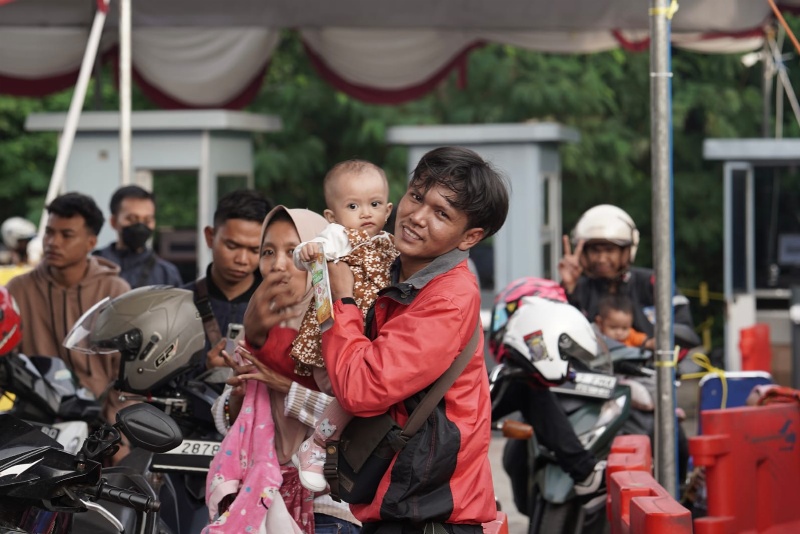 Keceriaan pemudik di Pelabuhan Merak