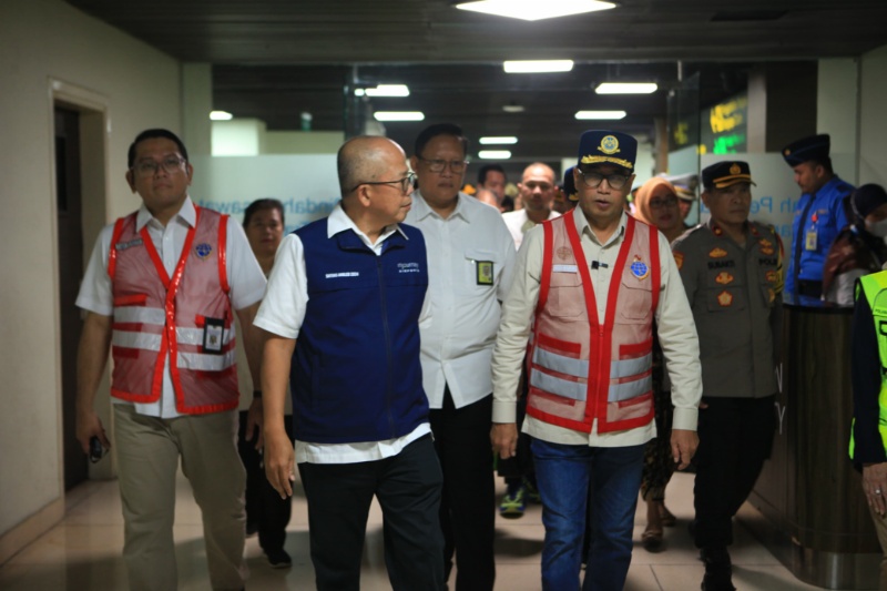 Dirut AP II mendampingi Menhub di Bandara Soekarno-Hatta