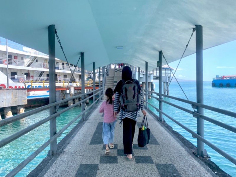 Pengguna jasa di Pelabuhan Penyeberangan Ketapang