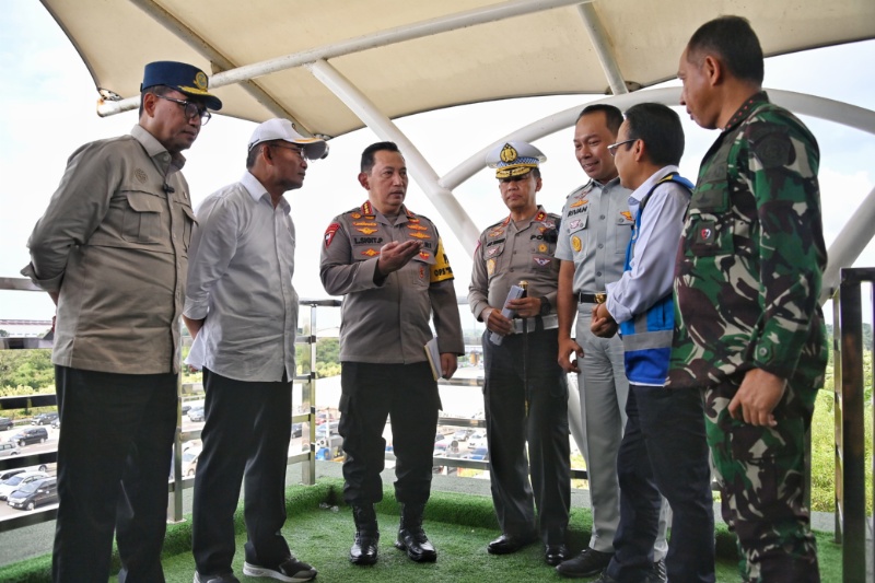 Menko Muhajir, Menhub, Kapolri, dan lainnya pantau arus balik di Cikampek