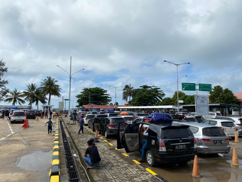 Suasana di Dermaga Tanjung Kalian