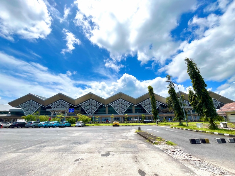Bandara Samratulangi, Manado