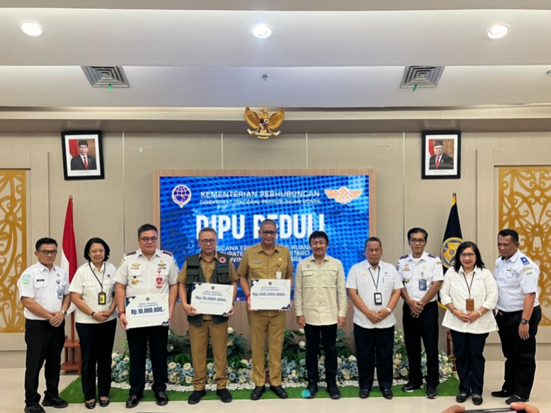 Penyerahan bantuan kemanusiaan Ditjen Hubud pada korban erupsi Gunung Ruang 