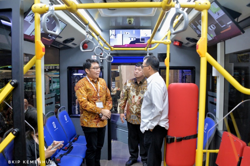 Menhub di pameran di Kemayoran