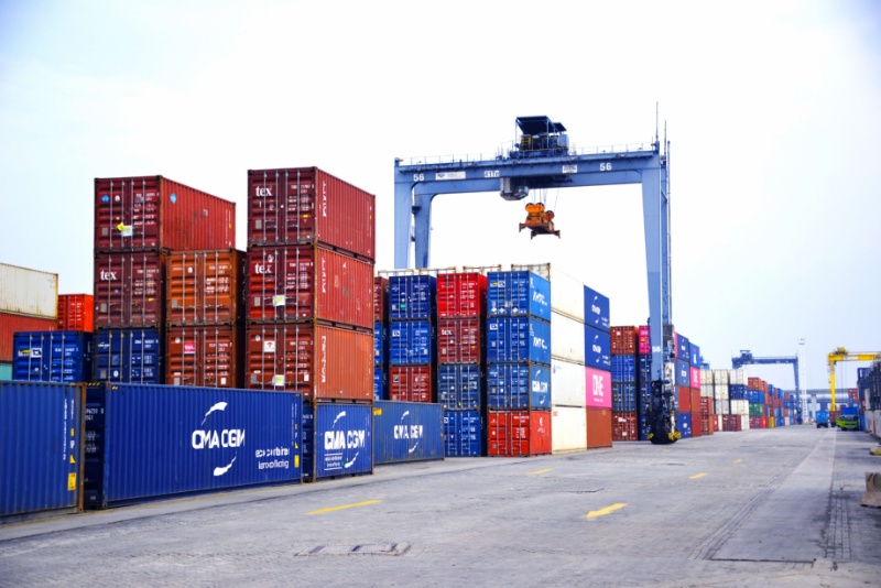 Peti kemas di Pelabuhan Tanjung Priok