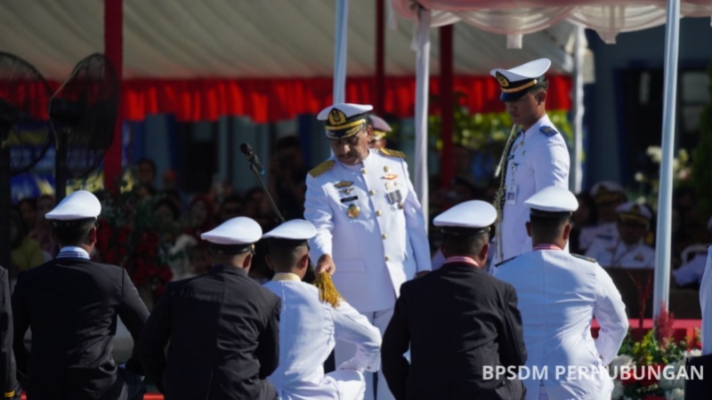 Ahmad pimpin Wisuda di Poltekpel Sulut