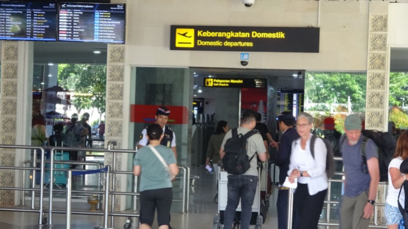 Penumpang pesawat udara di Bandara