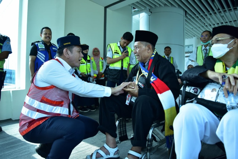 Kepala OBU wilayah I sapa jemaah haji di Bandara Kertajati