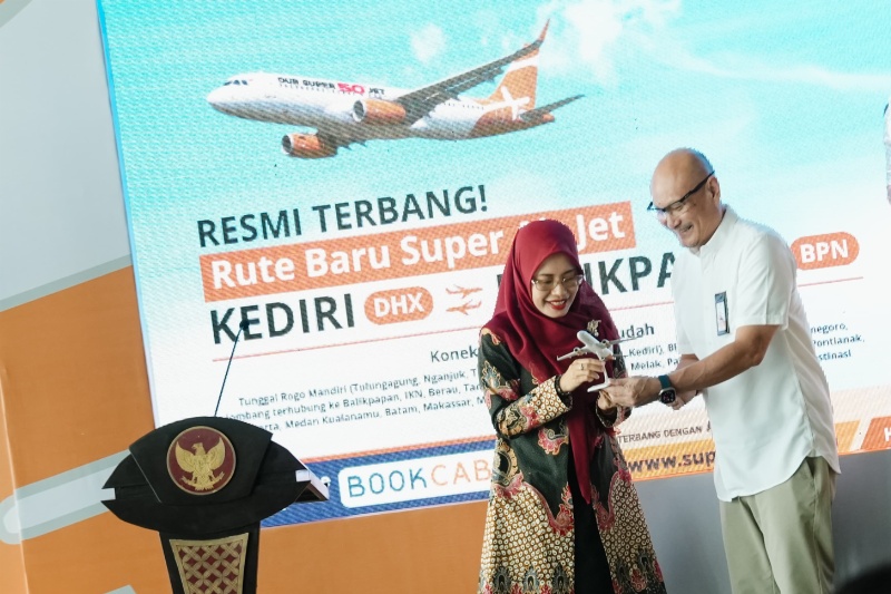Penerbangan perdana Super Air Jet rute Kediri-Balikpapan