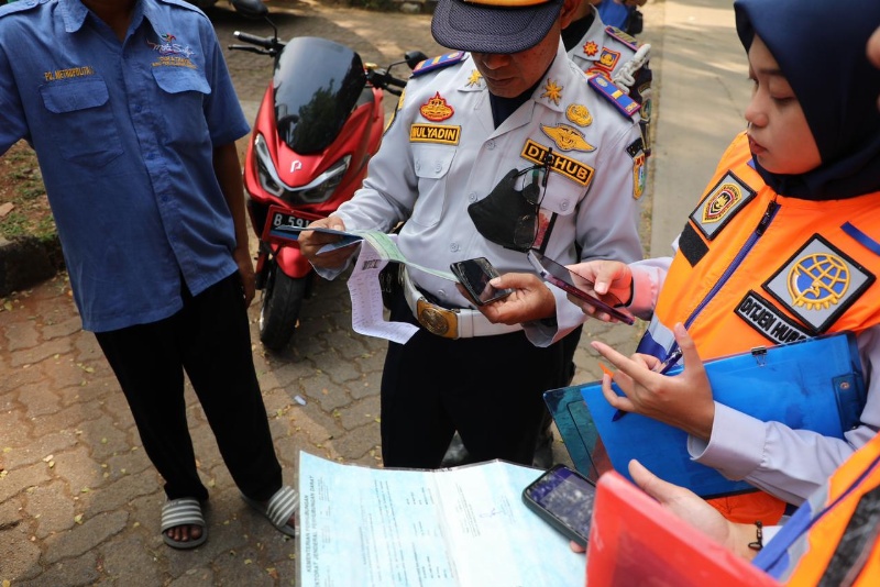 Pemeriksaan bus pariwisata