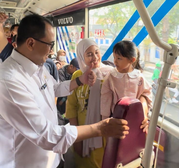 Menhub sapa penumpang Transjakarta