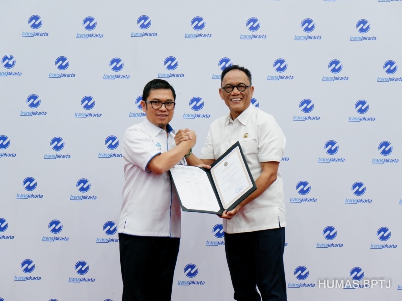 Pemberian Sertifikat SMK PAU