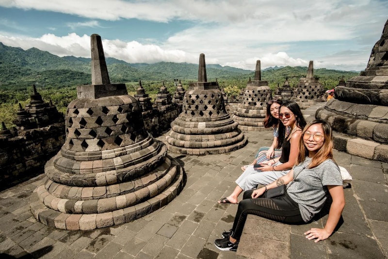 Wisatawan di Candi Borobudur