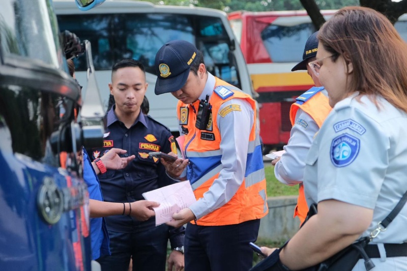 Pemeriksaan kelaikan bus pariwisata