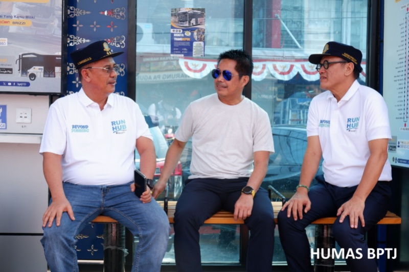 Plt Kepala BPTJ (tengah)