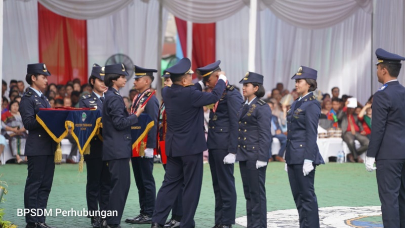 Kepala BPSDMP saat wisuda 95 lulusan Poltekbang Medan