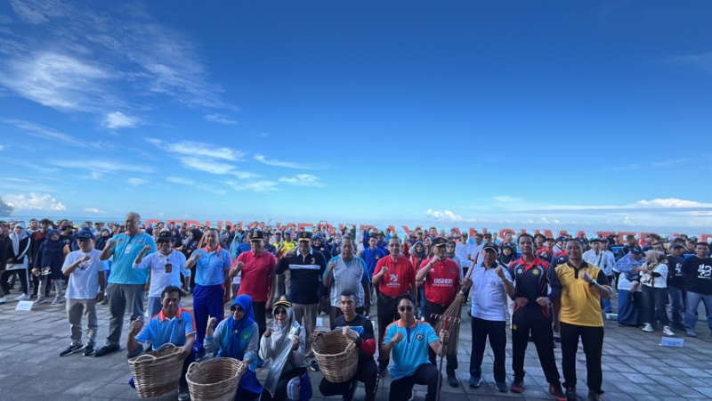 Bersih pantai Padang