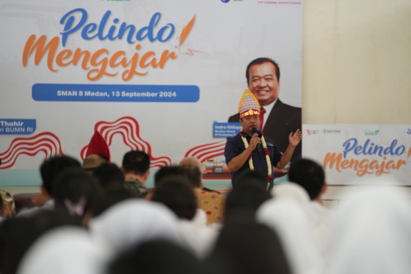 Dirut PTP Petikemas mengajar di SMA 8 Medan