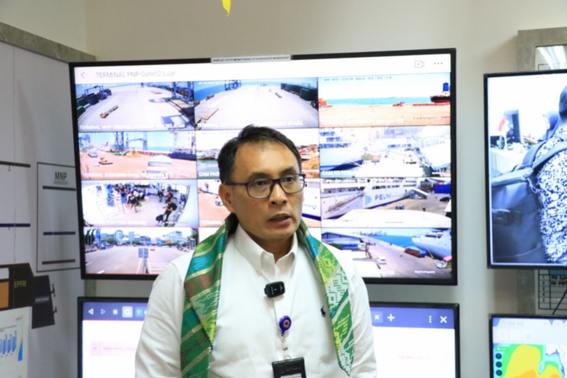 Dirjen Perhubungan Laut saat meresmikan Miniatur MCC di Makassar