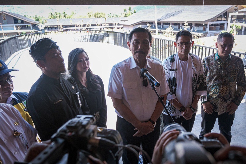 Menparekraf Sandiaga Uno dan Menko Marves Lihut di kawasan Borobudur