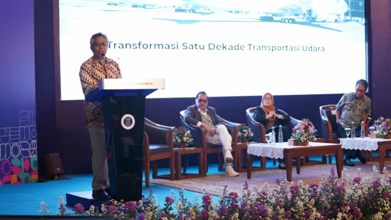 Satu dekade capaian transportasi udara 