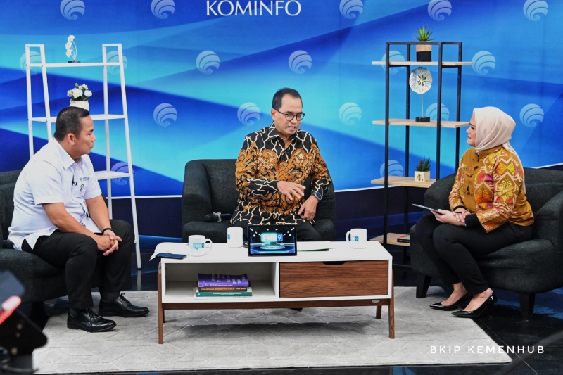 Menhub (tengah) di Forum Merdeka Barat