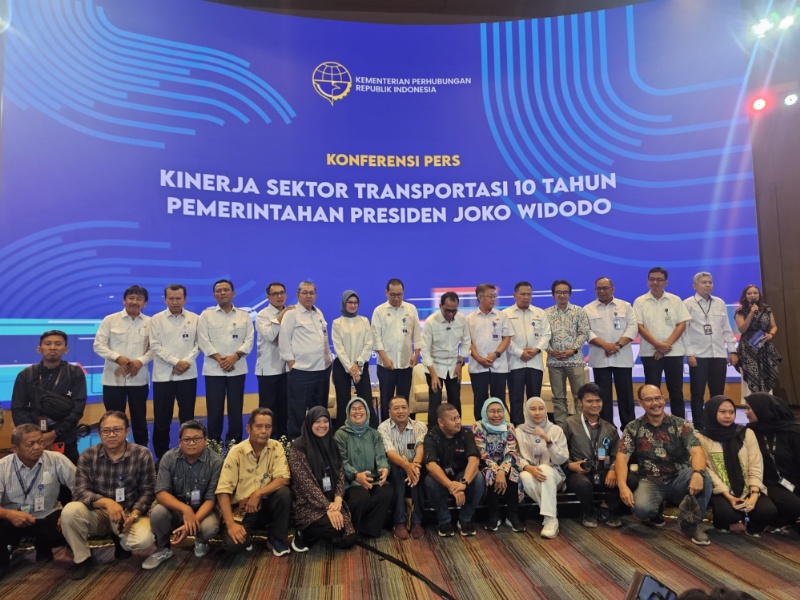 Menhub bersama jajaran Eselon I, II, dan para insan pers