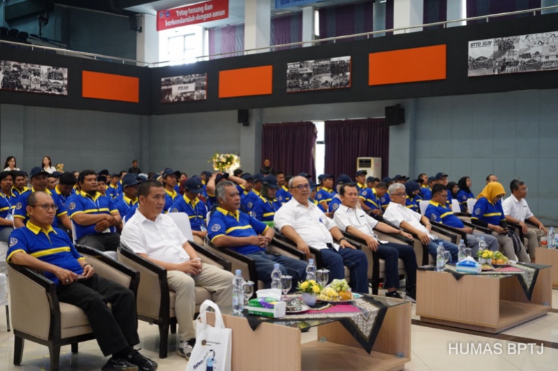 Jajaran BPTJ dan peserta Safety Eiding