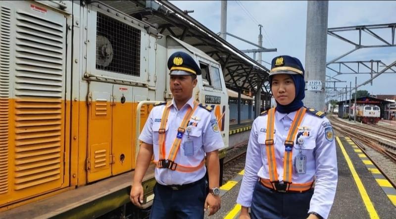 Masinis sudah berkembang dilakukan oleh perempuan. (Foto:dok.KAI)