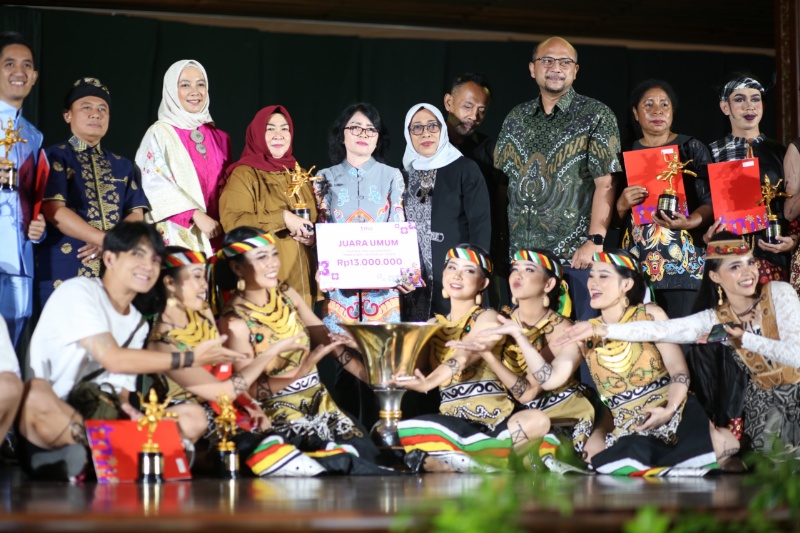 Peserta Parade Tari Nusantara di TMII