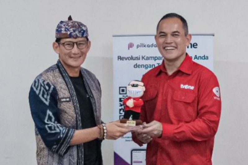 Menparekraf Sandiaga Uno  bersama perwakilan TV One