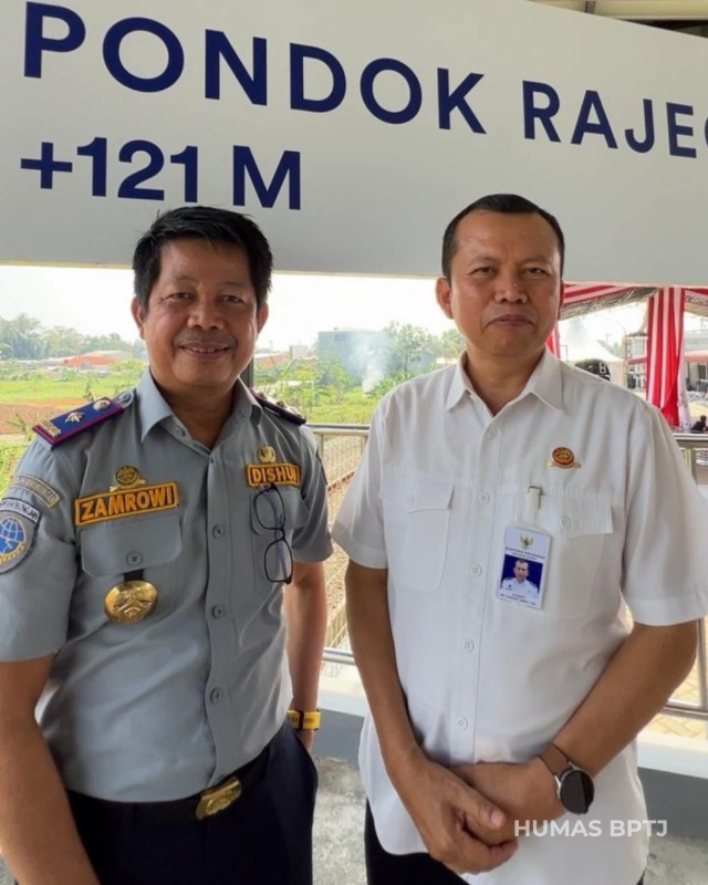 Plt Kepala BPTJ bersama Kadoshub Depok di Stasiun Pondok Rajeg