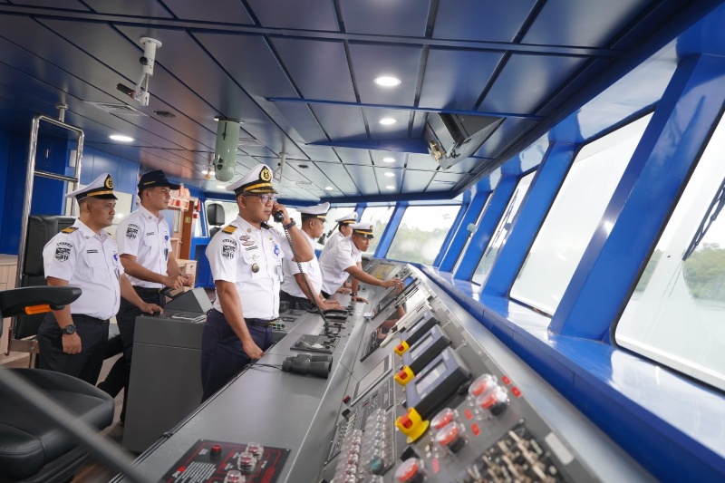 Layanan navigasi penyebrangan kapal ASDP
