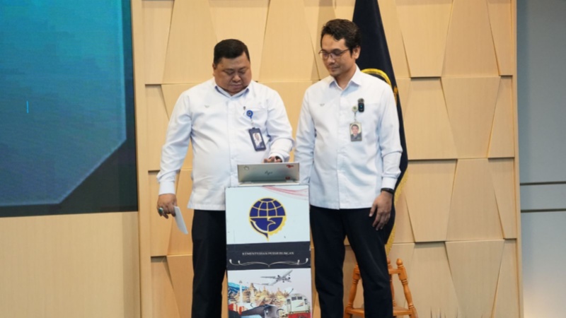 Direktur Lalu Lintas Jalan (kanan)