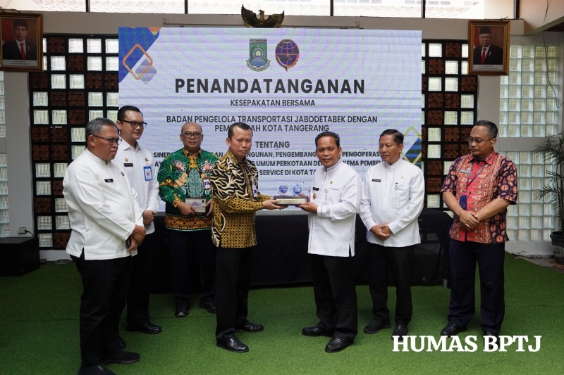 Plt Kepala BPTJ bersama Plt Walikota Tangeran dan jajaran