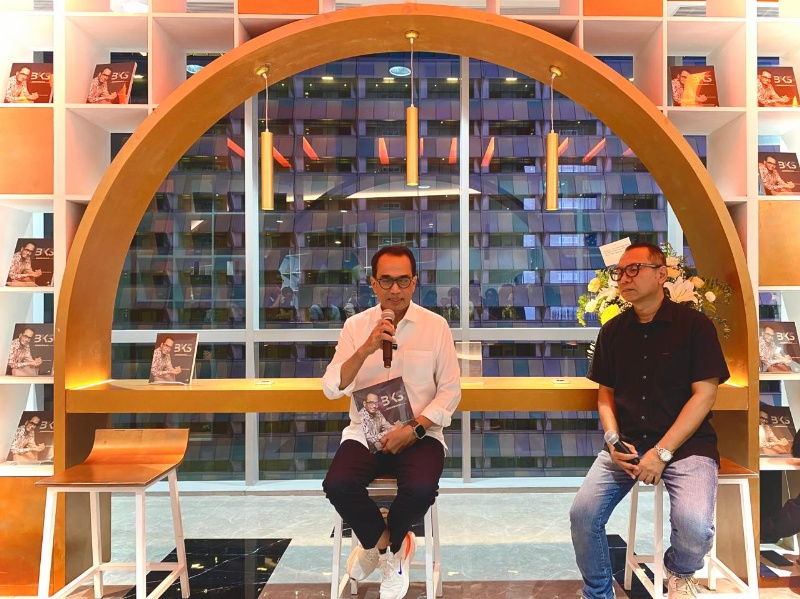 Menhub di sela reviu Buku 